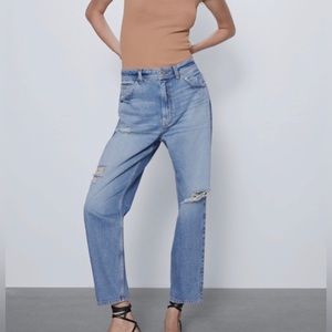 Zara Straight Leg Relaxed High Rise Jeans‎ with Destruction Size 4